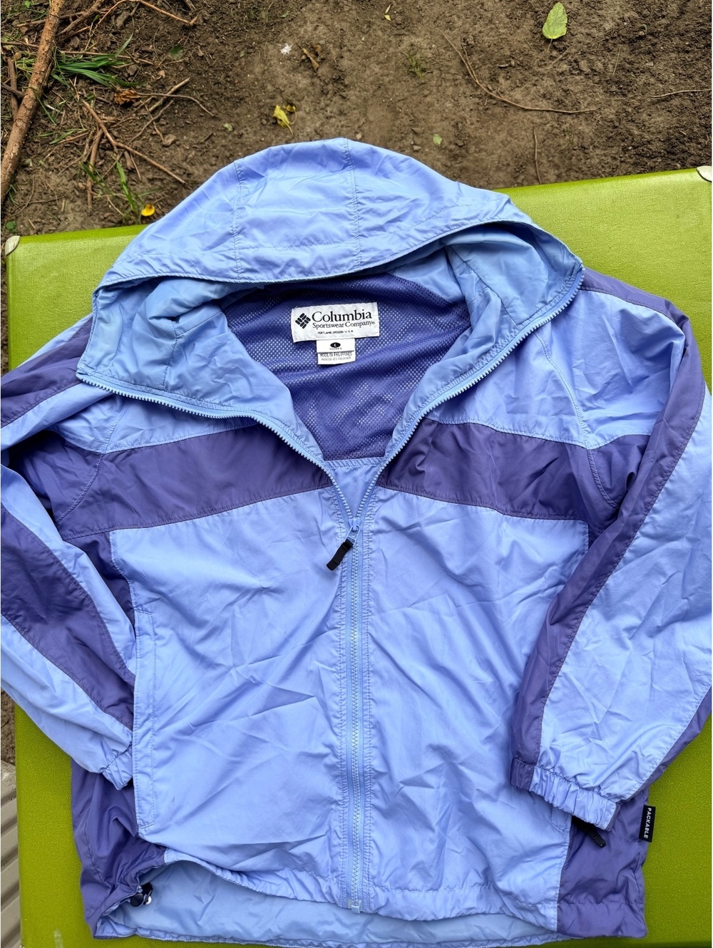 Periwinkle women’s Columbia windbreaker size L